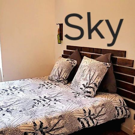 Studio Hikoki Динан Екстериор снимка